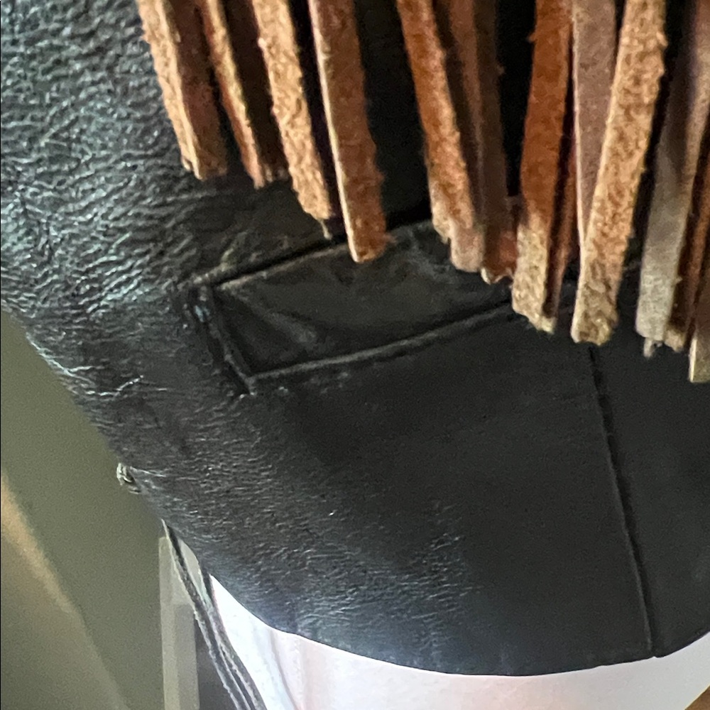 Western Leather Fringe Vest‎ - Picture 6 of 13